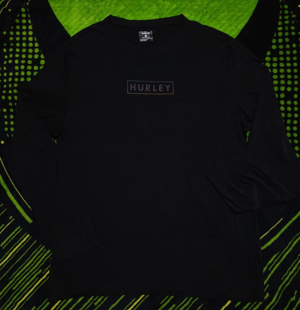 Hurley Reflecto Logo (Category: Tshirts & Polo Shirts ) located in Camalig. Submitted by kim_finds (Listing ID 1469309554, Image 1). Description: 22x29 M on tag but fit to large Asnew.