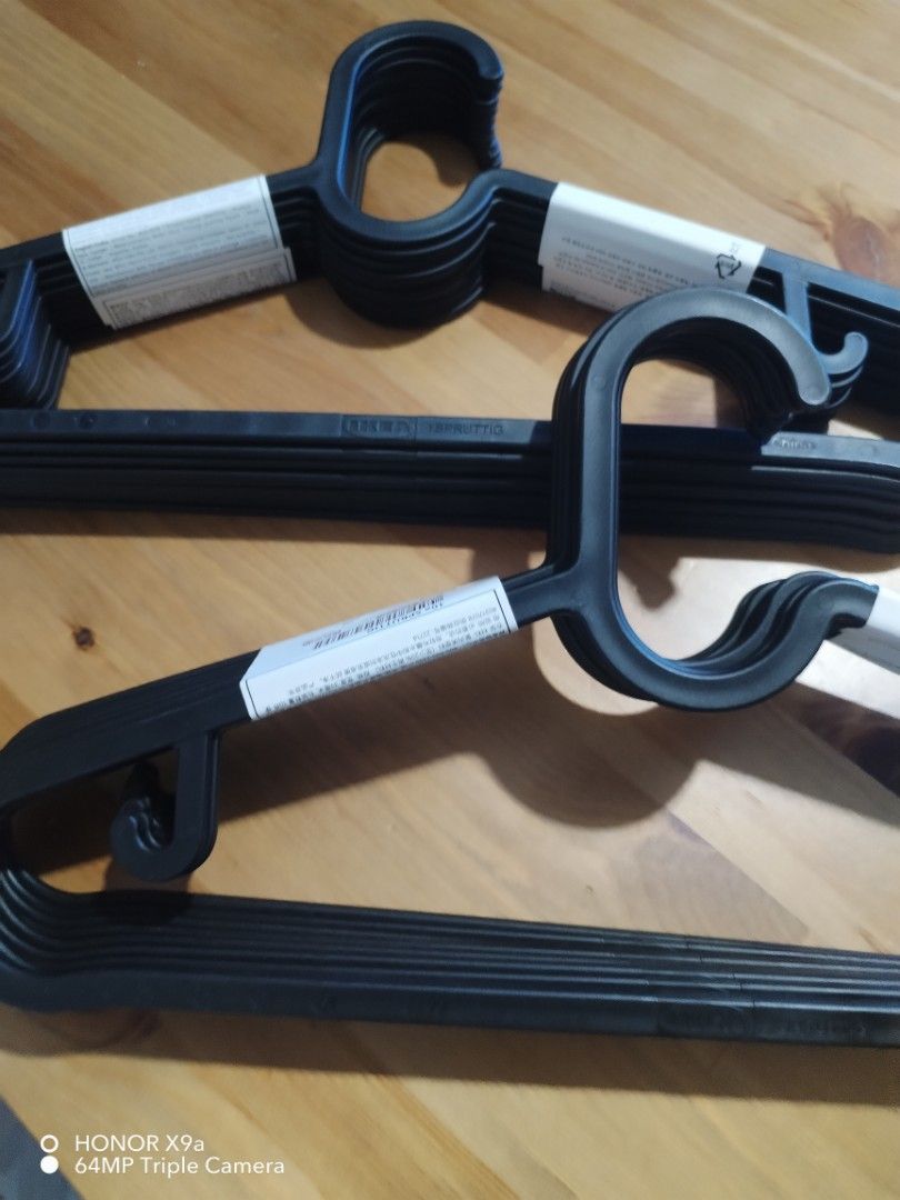 ikea Hanger ( 20Pcs) (Category: Hooks & Hangers) located in Muntinlupa City. Submitted by arciagamaryann68 (Listing ID 1469242367, Image 2). Description: - Brand: IKEA (SPRUTTIG model) - Color: Classic Black - Quantity: 20 pieces total - Material: Durable, lightweight plastic - Condition: Brand new - Ideal for space-saving closet organization and everyday clothing - Delivery via courier only (No meetups or direct mailing available).