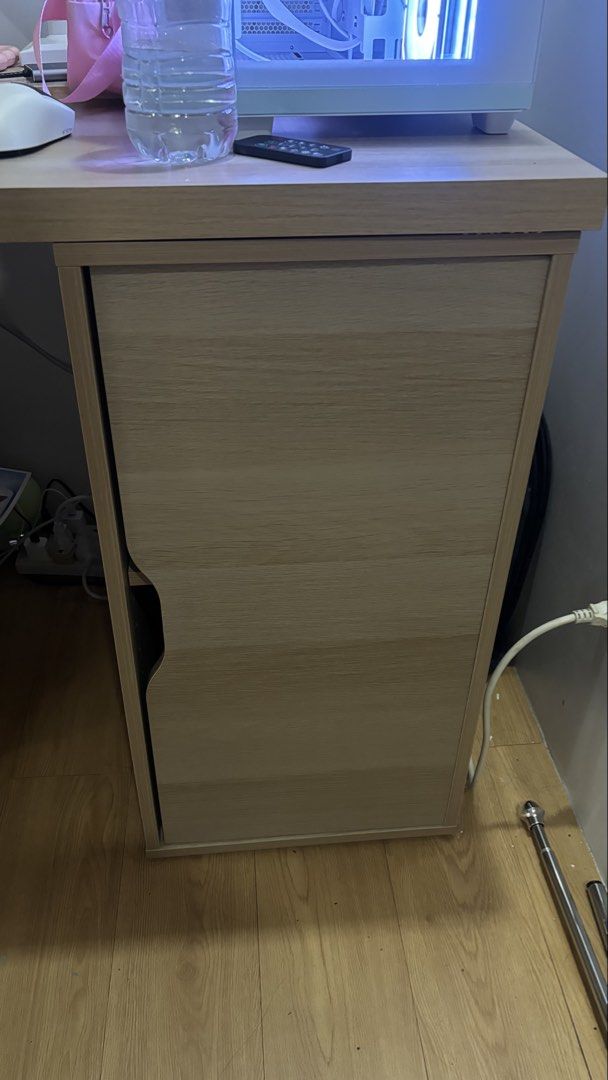 Ikea study table (Category: Office Furniture & Fixtures) located in Valenzuela. Submitted by reyndvd20 (Listing ID 1469195718, Image 2). Description: ikea table for sale 6 months old Size: 140cm x 60 cm RFS: Too big for my room Issue: Dent sa table top because nakaclip yung monitor (everything else is ok).