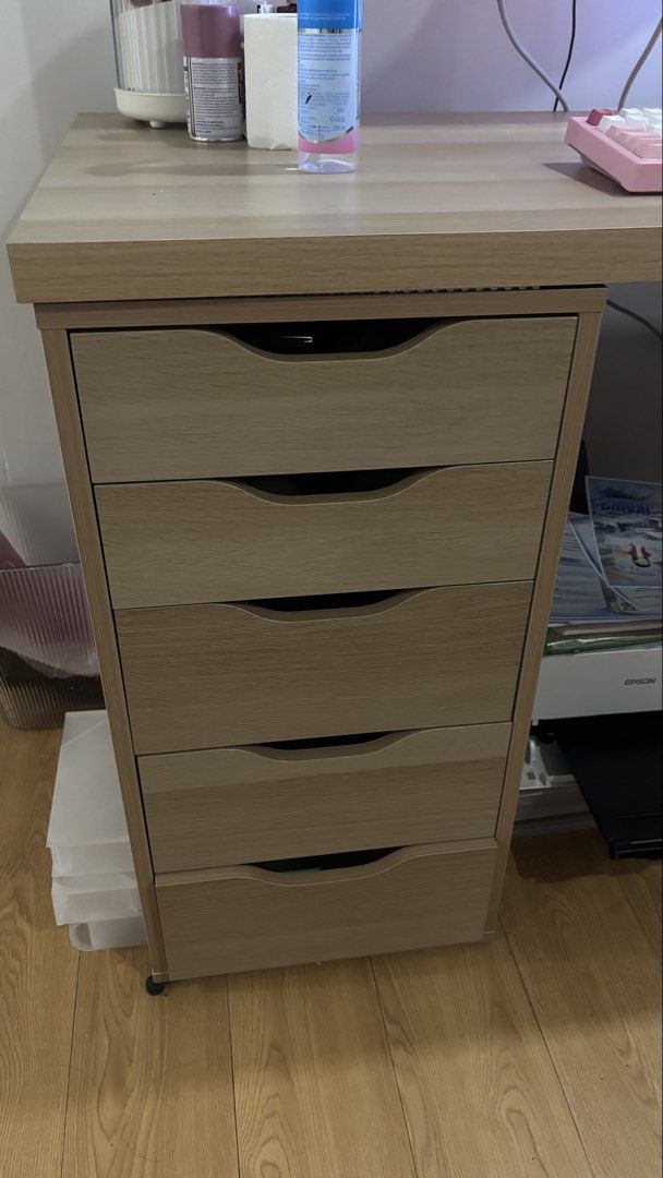 Ikea study table (Category: Office Furniture & Fixtures) located in Valenzuela. Submitted by reyndvd20 (Listing ID 1469195718, Image 3). Description: ikea table for sale 6 months old Size: 140cm x 60 cm RFS: Too big for my room Issue: Dent sa table top because nakaclip yung monitor (everything else is ok).