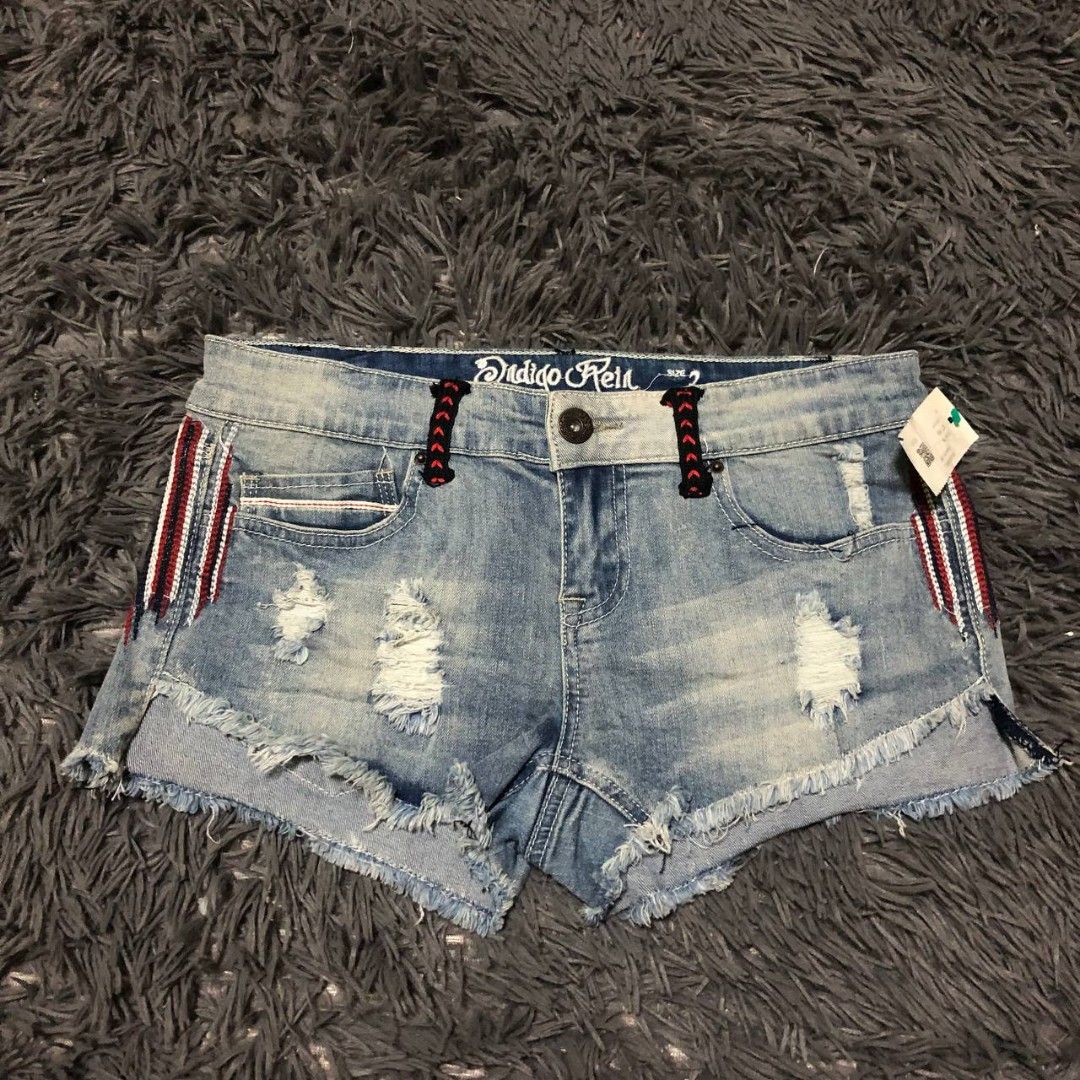Indigo Rein (Category: Shorts) located in Camiling. Submitted by thriftscape2024 (Listing ID 1469329788, Image 1). Description: Excellent Condition Color rate: 9/10 Issue: ❌❌❌ W: 28 L: 10 Thigh: 10 Leg Opening: 9.