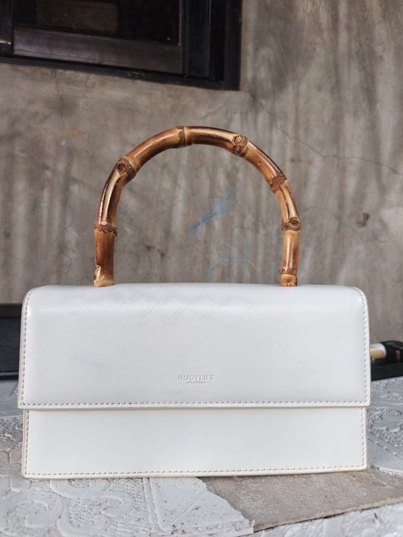 Injoylife handbag (Category: Shoulder Bags) located in Quezon, Isabela. Submitted by ukay-ukaybylyn (Listing ID 1469249650, Image 1). Description: guys maganda pa sya hard leather issue neto wala sling at color transfer sa last picture.