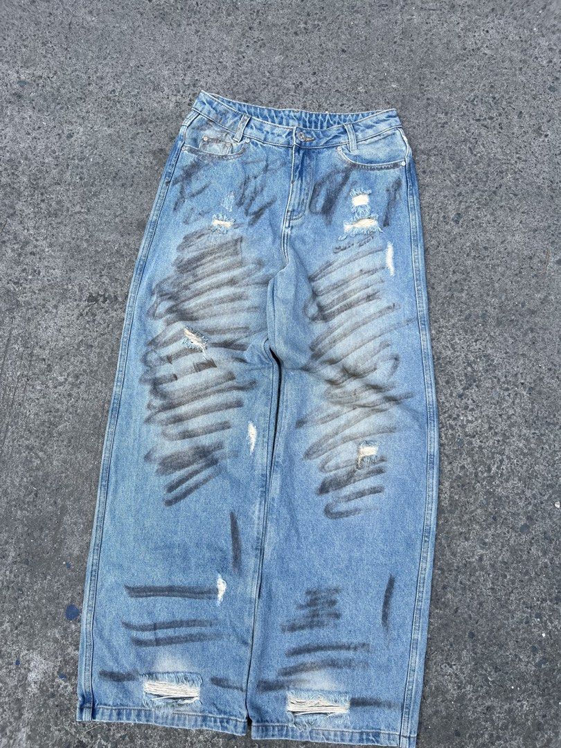 Insect Model Distressed Baggy Jeans (Category: Jeans) located in Cavite. Submitted by kulotjunks (Listing ID 1469198721, Image 2). Description: Insect Model Distressed Baggy Jeans Size: Small Waist: 28 Length: 41 Thigh: 11 Hem: 10.5 Excellent Condition 🏷️ Price: ₱880.