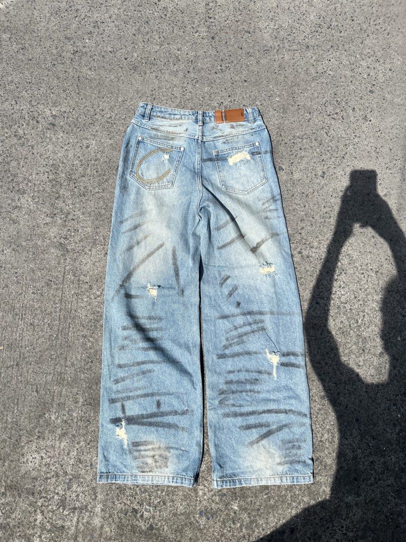 Insect Model Distressed Baggy Jeans (Category: Jeans) located in Cavite. Submitted by kulotjunks (Listing ID 1469198721, Image 3). Description: Insect Model Distressed Baggy Jeans Size: Small Waist: 28 Length: 41 Thigh: 11 Hem: 10.5 Excellent Condition 🏷️ Price: ₱880.