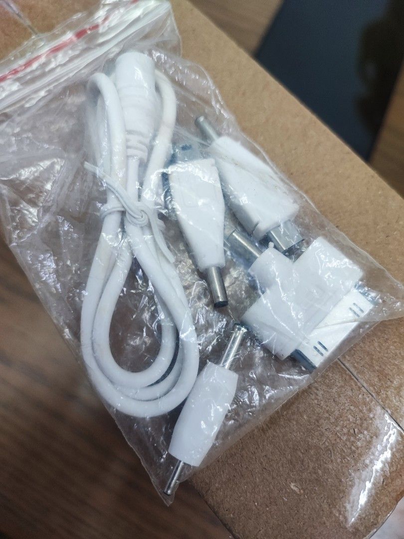Interchangeable charging cable (Category: Chargers & Cables) located in Puchong. Submitted by vin_heng (Listing ID 1469339554, Image 1). Description: clearance sales.