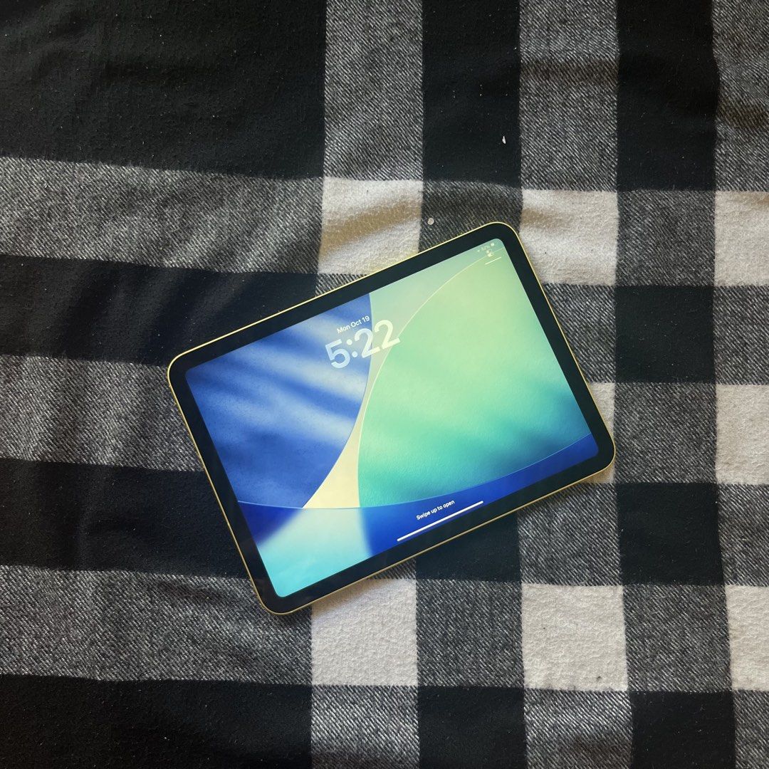 IPAD 10TH GEN 256GB + cellular (Category: iPad) located in Cabuyao City. Submitted by charlesghi34981 (Listing ID 1469164072, Image 3). Description: Ipad 10th gen 256gb + cellular In excellent condition Wifi+cellular Openline No issue/all functions working Touch id, true tone and etc working No history of repair/all parts original Updated to latest iPadOS No dents(see pics) Inclusions: unit, pencil and case only 20,500 fix no last price Cabuyao, 