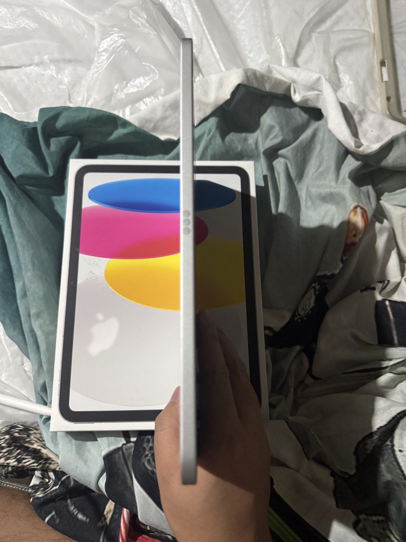 Ipad A16 256gb (Category: iPad) located in Pasay City. Submitted by engr.jgr (Listing ID 1469345543, Image 2). Description: - Model: iPad A16 (Silver, 256GB storage) - Apple Pencil type c included - Condition: Like new, well-maintained with original box included - Features: Clean aluminum body, USB-C port, dual speakers, touch ID / top button - Perfect for productivity, school, and entertainment - Battery Health : 97% - rfs: barely used. - Meetup