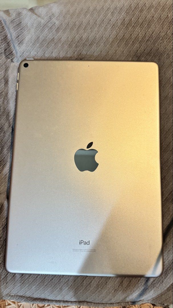 iPad Air 3 256GB (Category: iPad) located in Del Monte. Submitted by jazreenzantua (Listing ID 1469228546, Image 1). Description: Model: iPad Air 3rd Generation * Storage: 256GB * Condition: Secondhand * Physical condition: One minor dent on the upper-left corner, as shown in the photo * Inclusions: Unit only 📌 Please see photos for the actual condition. Buyers are welcome to inspect and test the unit upon meet-up. 📍 Location: Near Timog QC or 