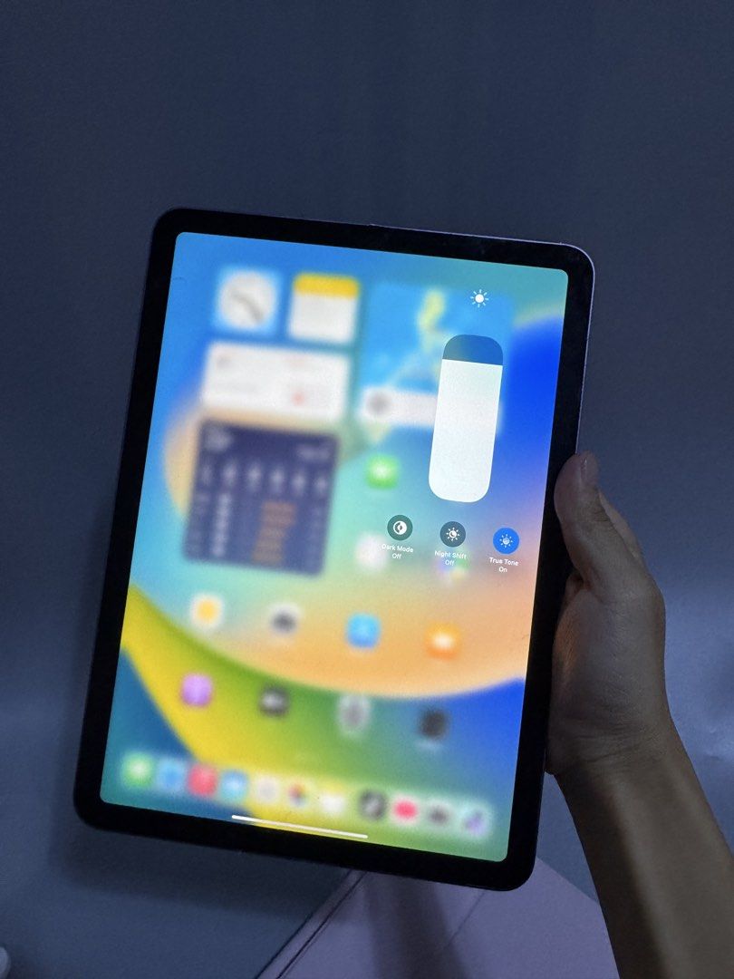Ipad air 5 256 (Category: iPad) located in Manila. Submitted by iiiiphoneseller (Listing ID 1469306623, Image 3). Description: ✔️no issue ✔️smxooth ✔️very good battery performance ✔️wifi use only ✔️working touch id and true tone ✔️no history of repair ✔️included orig charger and case,mouse,keyboard ❌issue check nyo nalang last pic pero di naman apektado sa performance Open for sa apple products .