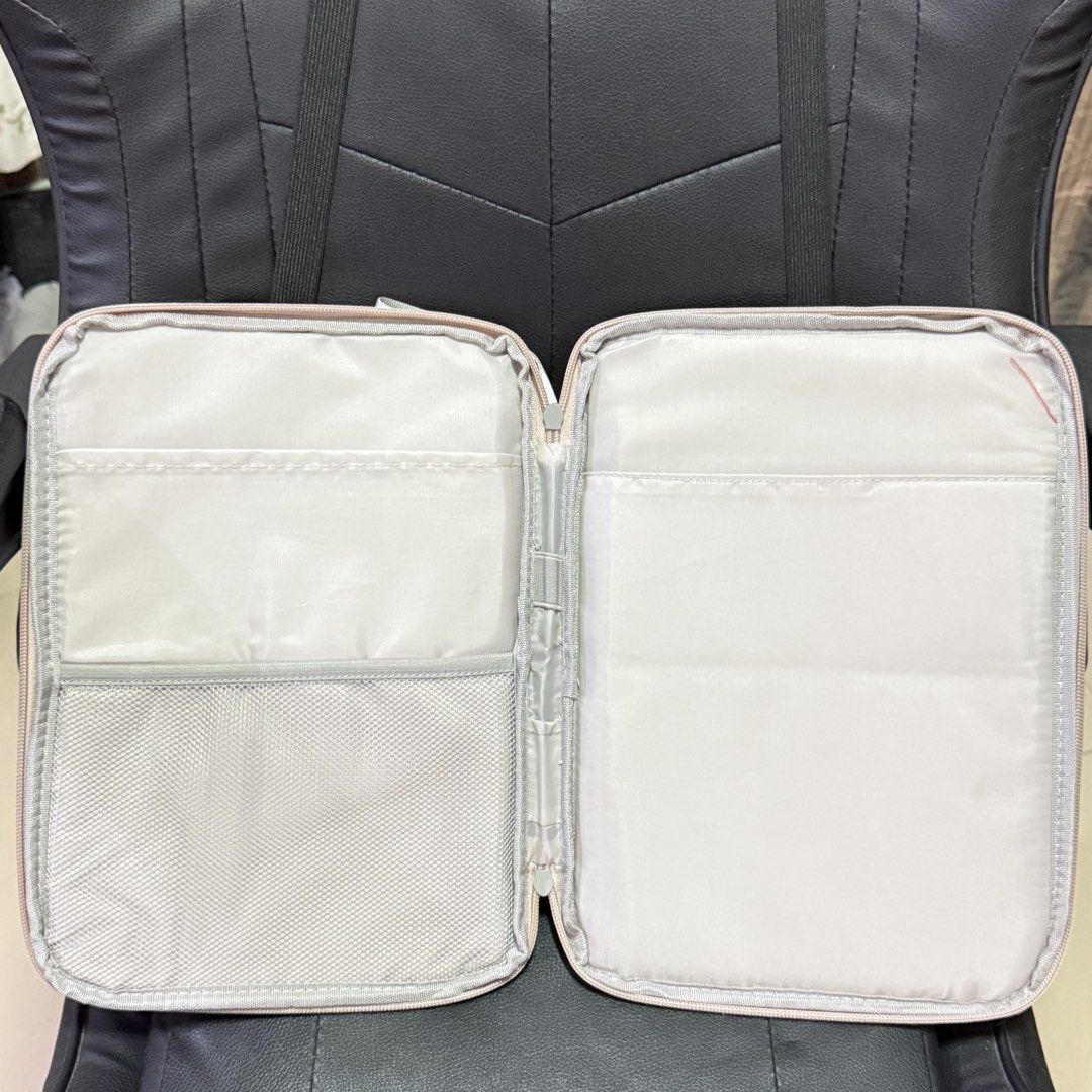 iPad Pouch Bag Case Light Pink 10.9 Inch (Category: Other Mobile & Gadget Accessories) located in Manaoag. Submitted by yeonwuv (Listing ID 1469173630, Image 2). Description: • See close-up photos for flaws (small stain) • Gcash payment | J&T shipping.