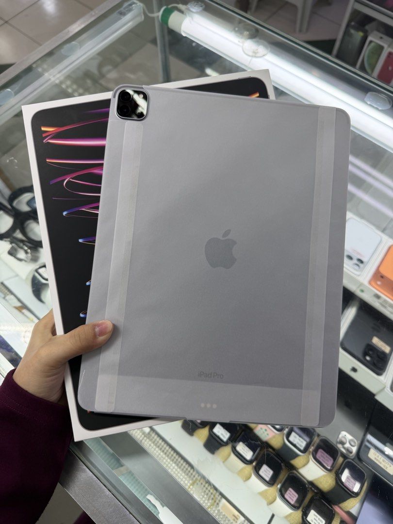 iPad Pro 12.9 M2 2terabyte Openbox only (Category: iPad) located in San Juan City. Submitted by meoowmiie (Listing ID 1469283637, Image 3). Description: Available onhand ‼️ iPad Pro M2 12.9 2-Terabyte WiFi only Space gray Not activated Open box only Unused charger slightly nego.🫰🏻 RFS: Buy and selling. we have physical store at Greenhills shopping center stall no. XD-18 just look for mayumi :)) .