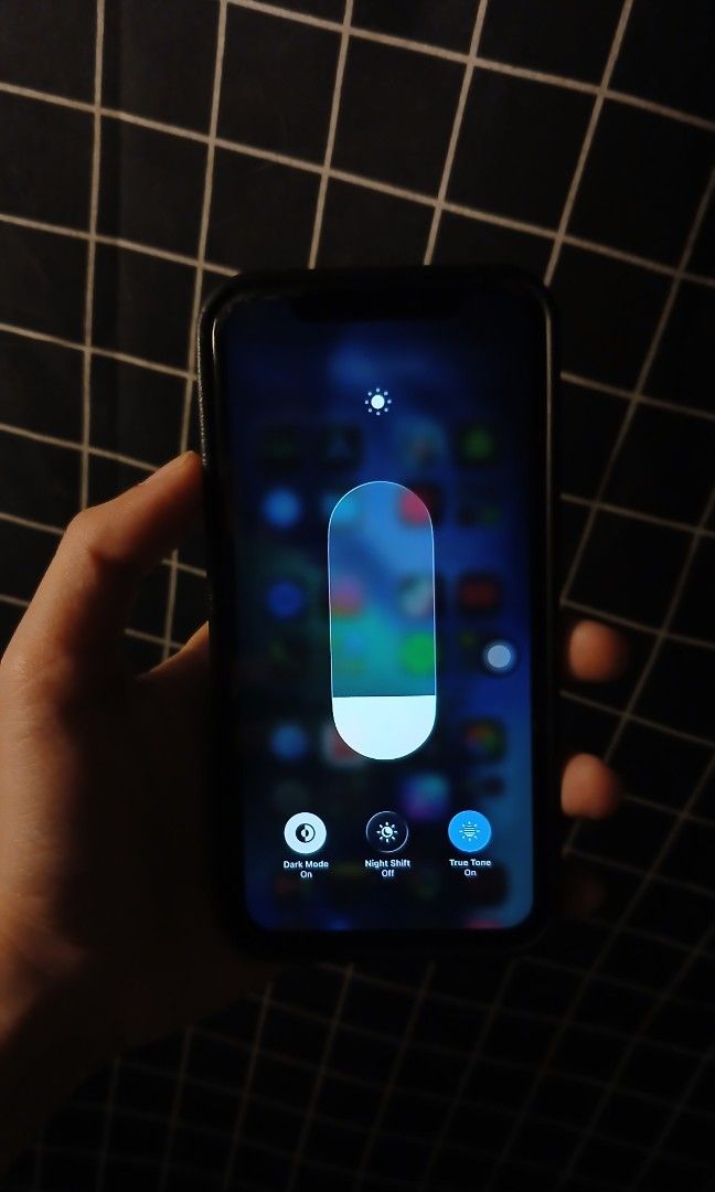 IPHONE 11 PRO 256GB (Category: iPhone 11 Series) located in Taguig. Submitted by xam_lee (Listing ID 1469189120, Image 2). Description: MEETUP TAGUIG ONLY. IPHONE 11 PRO 256GB WIFI/DATA UPDATE: 26.7.1 256GB 69 BATTERY HEALTH (naka service) MALINAW BOTH CAM WORKING FACE ID HAVE TRUETONE ORIGINAL BACKGLASS NA-UUPDATE PA ISSUE: REPLACED LCD (may gasgas) / BASAG BACKGLASS RFS: need ng funds for tuition. [unli check sa meetup and may bawas pa sa sureb