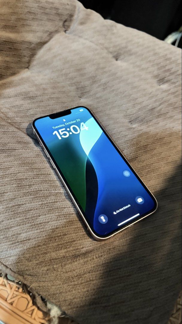 iPhone 13 256GB (Category: iPhone 13 Series) located in Del Monte. Submitted by jazreenzantua (Listing ID 1469228211, Image 2). Description: * Model: iPhone 13 * Storage: 256GB * Condition: Secondhand, well-maintained * Physical condition: No dents * Screen: Previously repaired (disclosed for transparency) * Inclusions: Charger (not original) 📌 Honest note: The screen has been repaired previously. Please feel free to inspect and test the unit up