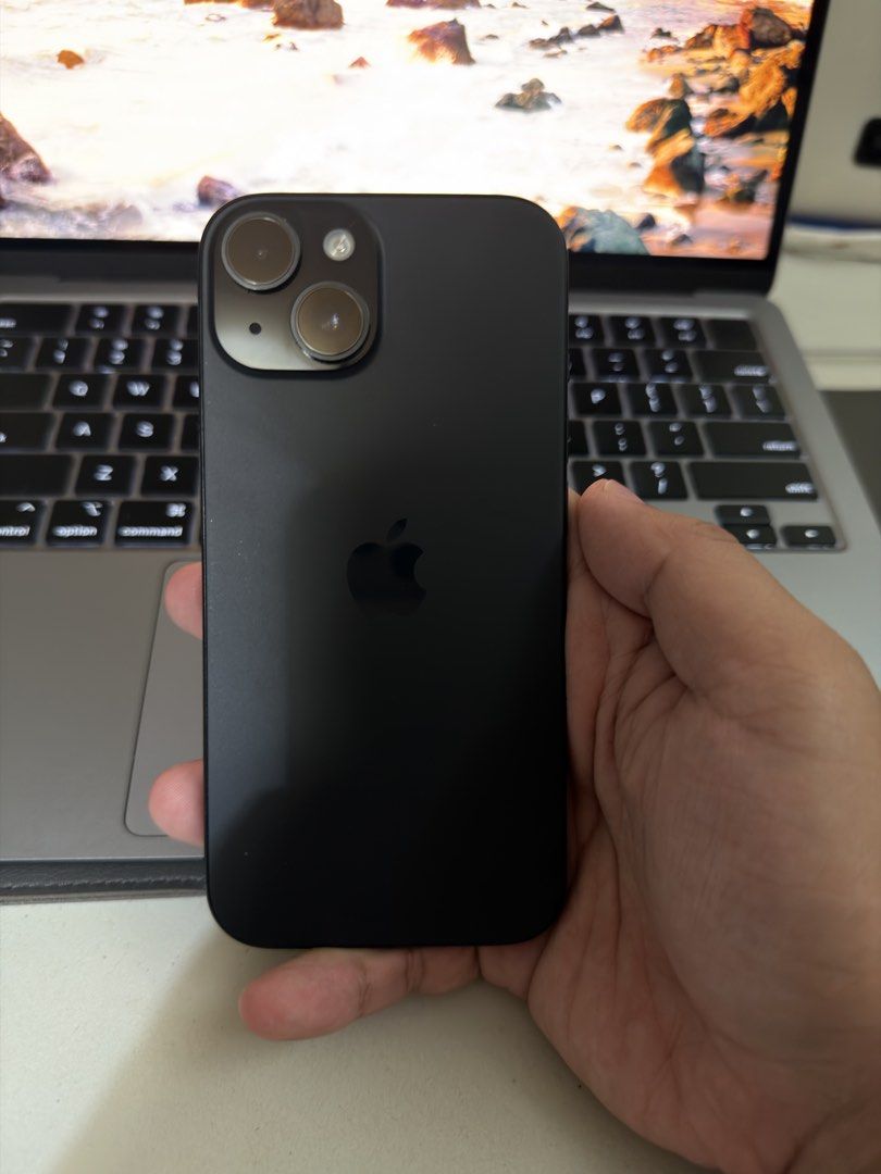 Iphone 15 256gb (Category: iPhone 15 Series) located in Arayat. Submitted by kanyeezus (Listing ID 1469291249, Image 2). Description: Iphone 15 256gb 84% batt health Used condition Complete with box,og cable,receipts and 8 cases No issue Pampanga area Thank you.