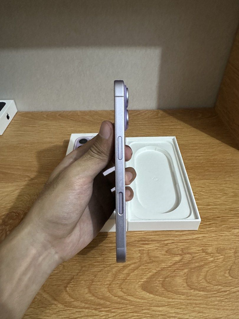 Iphone 17 256gb (Category: iPhone 17 Series) located in Manila. Submitted by cajueee0042739 (Listing ID 1469239903, Image 3). Description: Price is already adjusted to its condition and inclusions. Fixed price. No reply = pass. Details: • local variant • 308+ cycle count • 95bh • under warranty until march 2027 • ntc approved • no sim restrictions • no internal issue • no history of repair Cosmetic issues: Few dents, scratches, and casemarks Incl