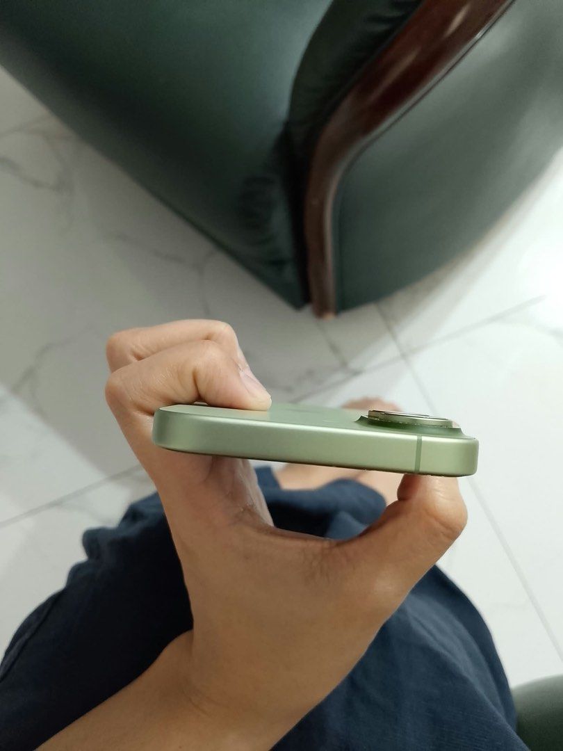 iphone 17 in sage (Category: Others) located in Quezon City. Submitted by dancabs19278710 (Listing ID 1469202083, Image 1). Description: Selling my iphone 17 512gb in sage, details are in the photo. around QC for meet up. .