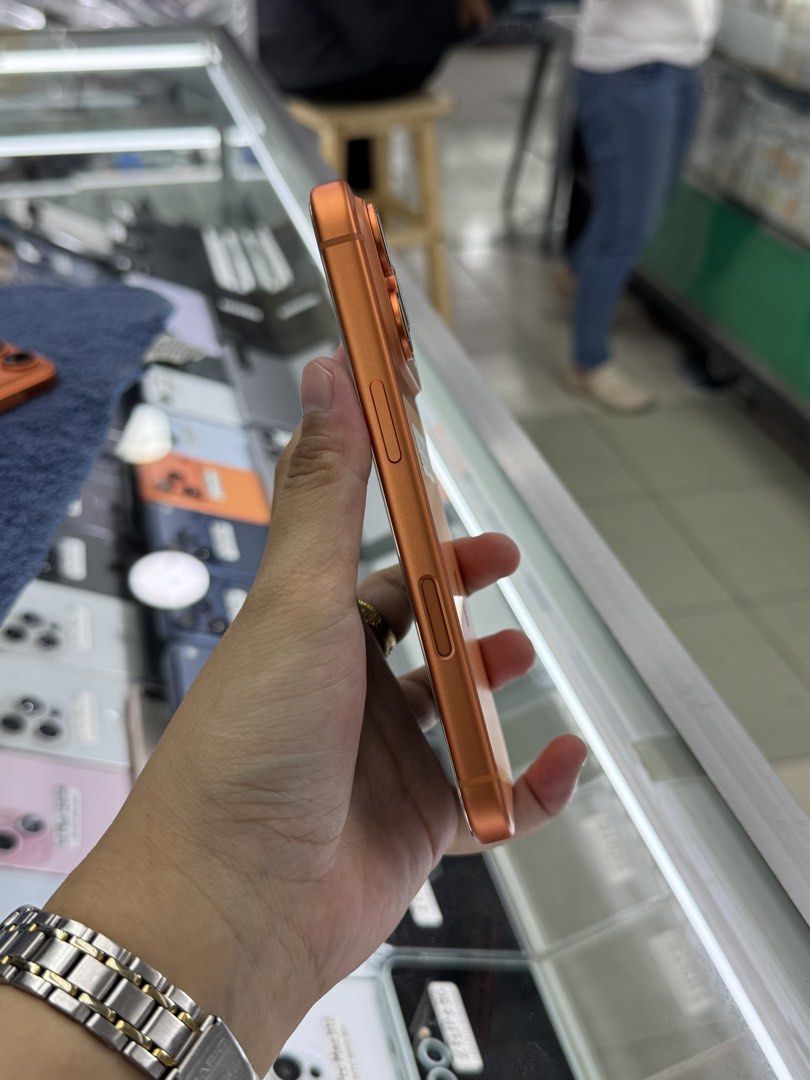 IPHONE 17 PRO 256GB 100BH ESIM ONLY 0 CYCLE COUNT (Category: iPhone 17 Series) located in San Juan City. Submitted by aynaagadgets (Listing ID 1469169318, Image 2). Description: IPHONE 17 PRO 256GB ESIM ONLY FACTORY UNLOCK OCTOBER 2026 STALL #: XB-07 FOR SALE | TRADE / SWAP PASS SA MGA SCAMMERS / THIRD PARTY (RFS: Buy and Sell) ⬇️DETAILS⬇️ •256 GB (Other storage is also available) •Orange (Other color is also available but price may vary) •100%bh