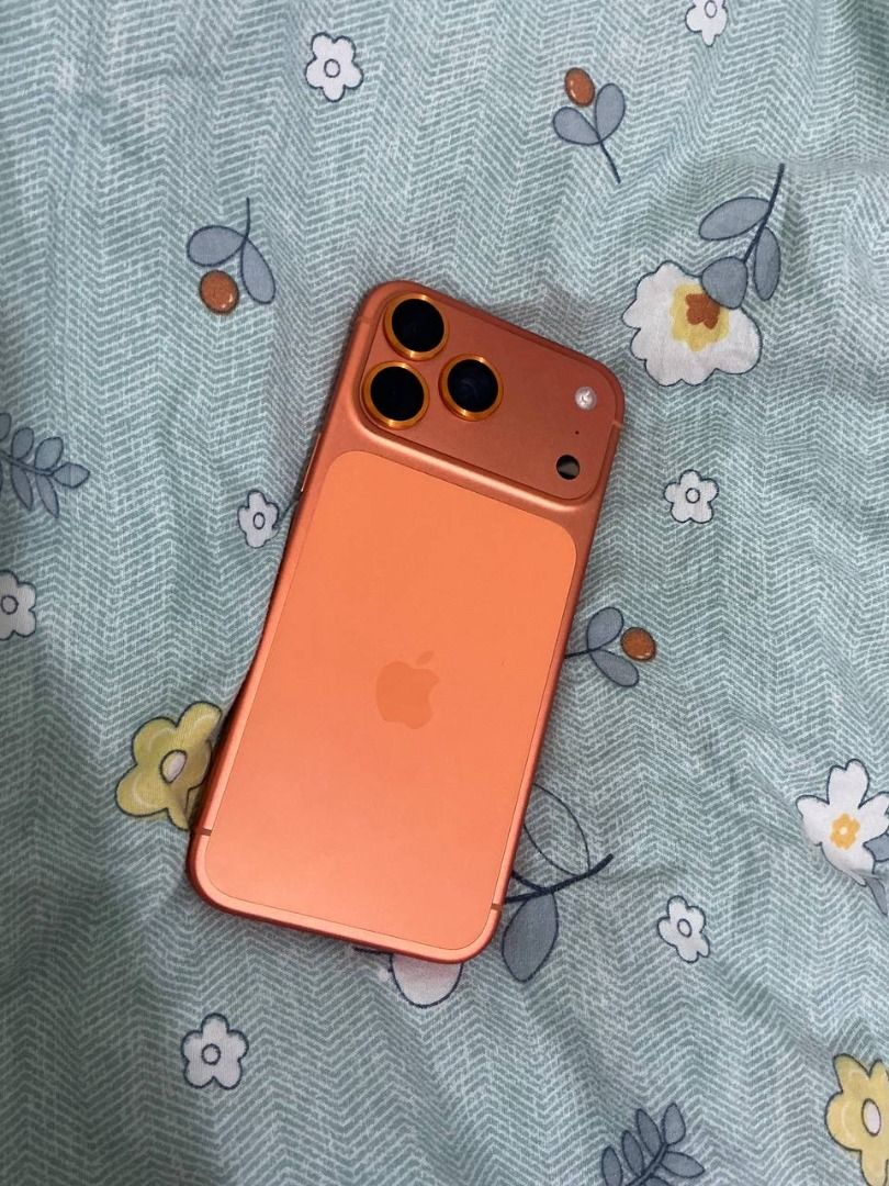 iPhone 17 Pro 256GB FU RUSHHHH (Category: iPhone 17 Series) located in Caloocan City. Submitted by vastcrystal.40ad6c (Listing ID 1469210275, Image 2). Description: Has paint chips no issue Still under warranty Complete 100% BH Not pro max, pro version only Meet up Pampanga Medical Specialist Hospital Can ship via LBC (Rider pick up) Payment before shipment if buyer prefers shipping Willing to send passport for sure buyer.