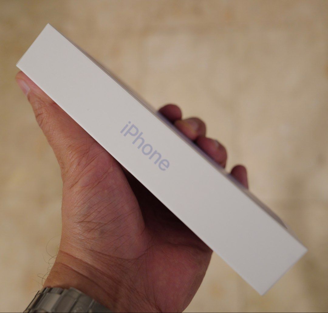 iPhone 18 Pro Glacier 512GB (Sealed) (Category: iPhone 18 Series) located in Pasig City. Submitted by daneou (Listing ID 1469284377, Image 3). Description: Brand new iPhone 18 Pro sealed Globe locked 512 GB.