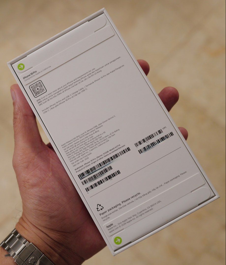iPhone 18 Pro Glacier 512GB (Sealed) (Category: iPhone 18 Series) located in Pasig City. Submitted by daneou (Listing ID 1469284377, Image 2). Description: Brand new iPhone 18 Pro sealed Globe locked 512 GB.
