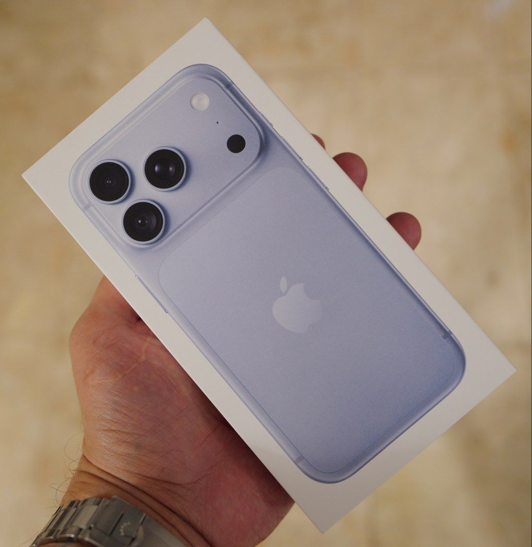 iPhone 18 Pro Glacier 512GB (Sealed) (Category: iPhone 18 Series) located in Pasig City. Submitted by daneou (Listing ID 1469284377, Image 1). Description: Brand new iPhone 18 Pro sealed Globe locked 512 GB.