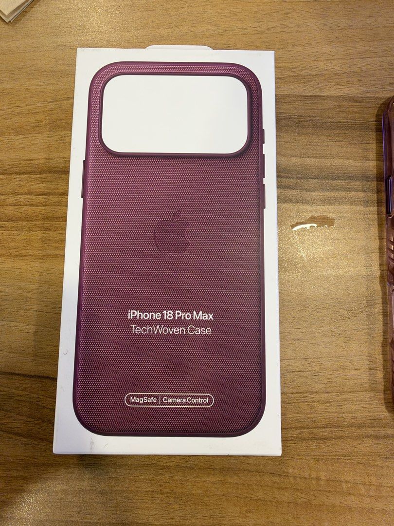 iPhone 18 pro max BURGUNDY CASE (NEW) (Category: Cases & Sleeves) located in Manila. Submitted by heymojacko (Listing ID 1469277509, Image 3). Description: Bought this for 1,300 sa greenhills. Actually nabigla lang din ako, nahiya ako tumanggi sa seller kasi buena mano niya daw ako 🥺 Maganda siya, it accentuates the BURGUNDY COLOR of the pro max but I really wanted the TechWoven kasi. 🥺 RFS: Bought TechWoven already bc that’s what I’m eye-ing.