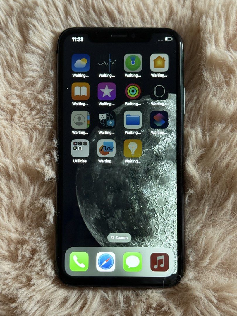 Iphone X 256GB (Category: iPhone X Series) located in Manila. Submitted by xiaoyaoo444 (Listing ID 1469216184, Image 3). Description: bought as a spare phone, battery health 100% have dents, signs of usage ( hindi na kita pag may case) 256 GB no true tone no face ID any sim will do *Unit only.