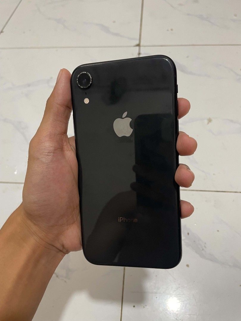 iPhone XR (Category: iPhone X Series) located in Manila. Submitted by adrielaint (Listing ID 1469359804, Image 1). Description: LOOKING FOR IPHONE XR? IPHONE XR 6K NA LANG!! 64GB TRUE TONE WORKING FACE ID WORKING 100%BH (NEWLY REPLACED) MALINAW CAMERA UNLI RESET!! OPEN TO ANY SIM (NO SIM RESTRICTIONS) NO ISSUE!! REKTA PM SA GUSTO, PASS SA KWENTUHAN, NEGO PA, WAG LANG BARATIN, DI TO WIFI USED! PARAÑAQUE/LAS PIÑAS LOC!!.