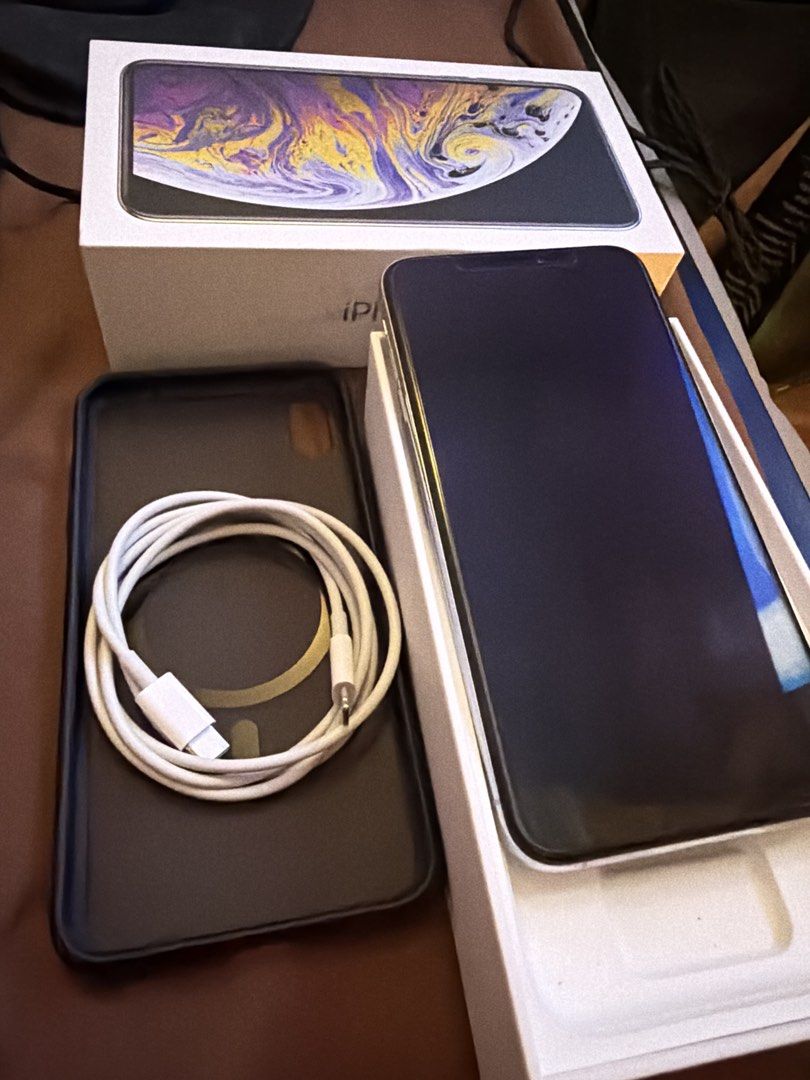 iPhoneXS Max 512gb (Category: iPhone X Series) located in Cavite. Submitted by _Keyt (Listing ID 1469349647, Image 2). Description: iPhoneXS Max 512gb (european variant) Bought in Swiss Inclusions: - box - cable charger - case all good/working, only issue is 79% batt health nalang.