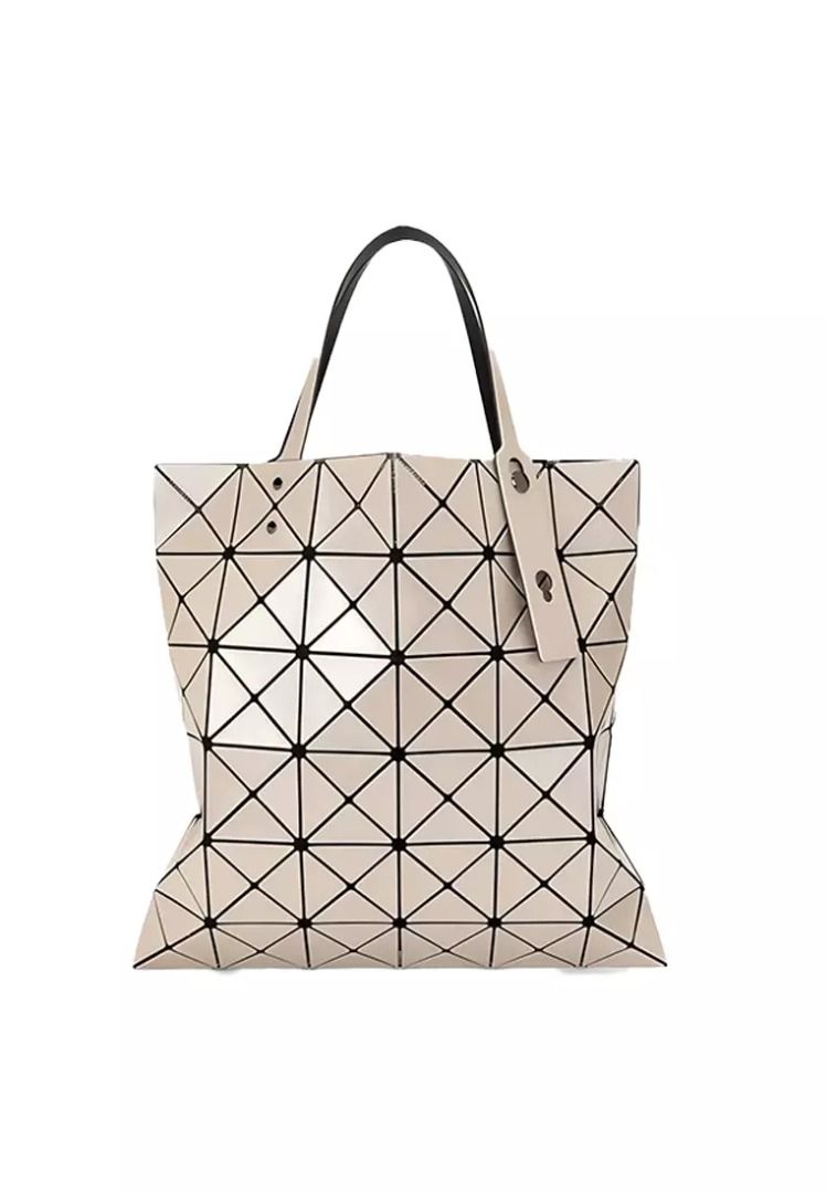 Issey Miyake Bao Bao (Category: Luxury Accessories) located in New Washington. Submitted by kodak_ice (Listing ID 1469244090, Image 1). Description: .