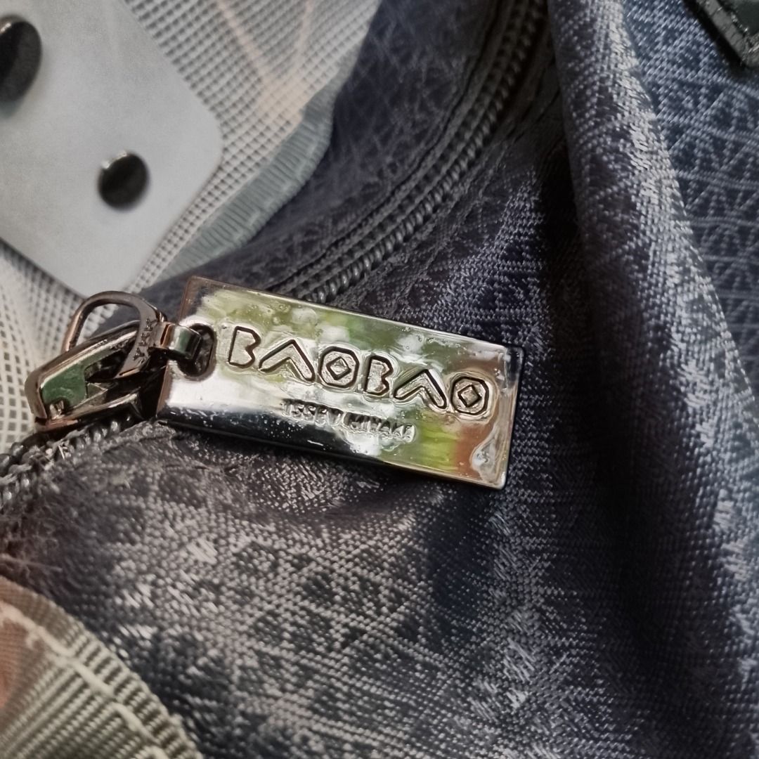 Issey Miyake Bao Bao (Category: Luxury Accessories) located in New Washington. Submitted by kodak_ice (Listing ID 1469244090, Image 3). Description: .
