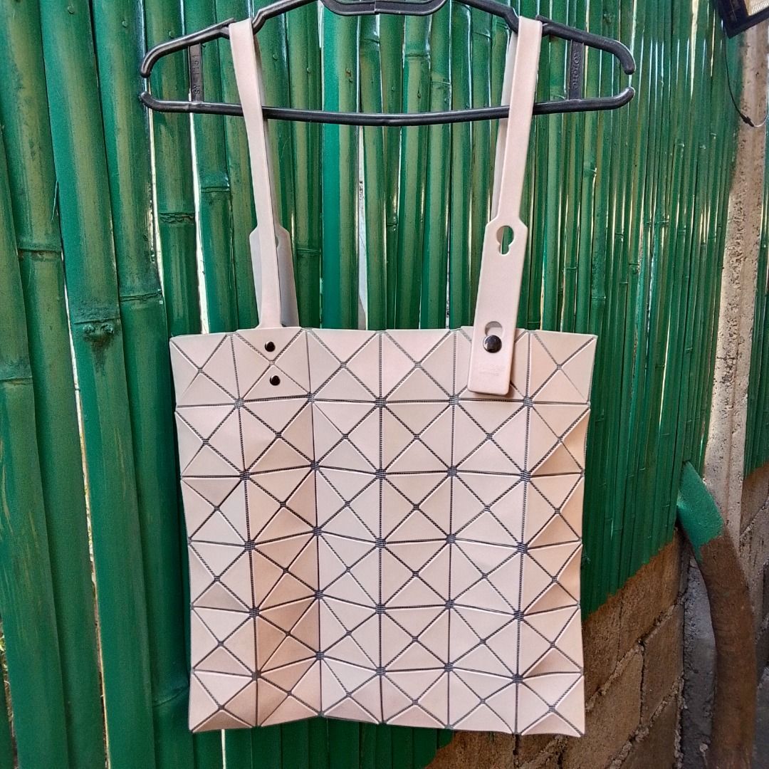 Issey Miyake Bao Bao (Category: Luxury Accessories) located in New Washington. Submitted by kodak_ice (Listing ID 1469244090, Image 2). Description: .