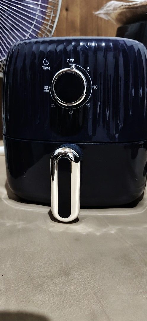 itel Air Fryer 2L (Category: Fryers) located in Manila. Submitted by bearface4 (Listing ID 1469273914, Image 1). Description: Multi Functional Oil-Free 600W 3D Cyclone Air Frying Cavity IAF-002.