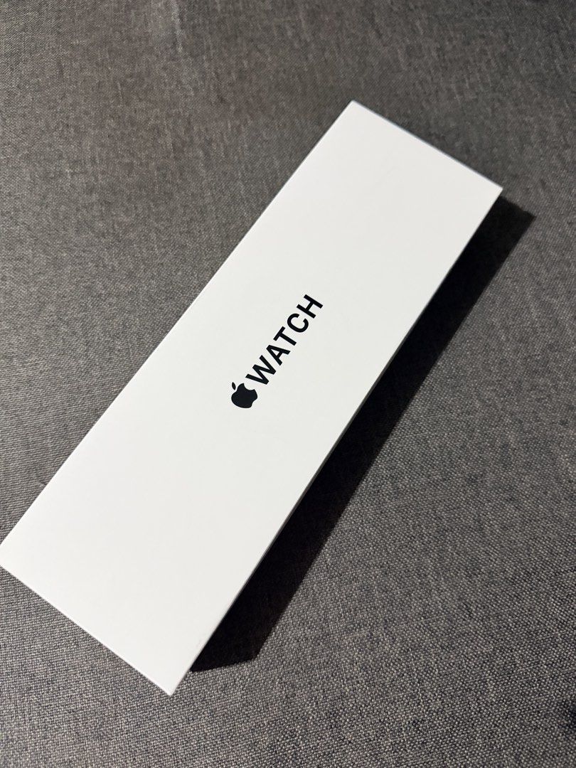 iWatch SE 3 in Starlight - 40 mm (Category: Wearables & Smart Watches) located in Bacoor. Submitted by koomitushi (Listing ID 1469373262, Image 3). Description: -100% BH - Unused strap s/m -Bought last Oct 2025 -Rarely used -Check photo for chip paint & scratch (upper left corner of the screen but it doesn’t affect its performance and not super visible) Meet up in BGC & Bacoor.