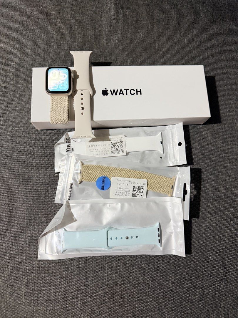 iWatch SE 3 in Starlight - 40 mm (Category: Wearables & Smart Watches) located in Bacoor. Submitted by koomitushi (Listing ID 1469373262, Image 2). Description: -100% BH - Unused strap s/m -Bought last Oct 2025 -Rarely used -Check photo for chip paint & scratch (upper left corner of the screen but it doesn’t affect its performance and not super visible) Meet up in BGC & Bacoor.
