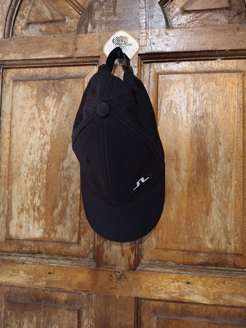 J. Lindeberg Hat (Category: Caps & Hats) located in Iloilo. Submitted by branded-boy0422_16 (Listing ID 1469206392, Image 1). Description: One Size Fits All Excellent to as new Need washed only Minor Sign of Usage Last Picture.
