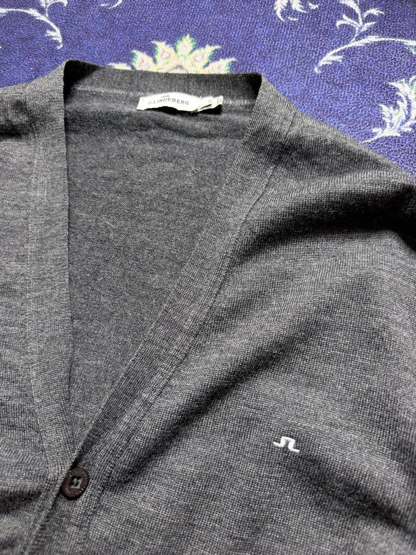 J. Lindeberg Merino Wool Cardigan (Category: Coats, Jackets and Outerwear) located in Valenzuela. Submitted by telagram (Listing ID 1469209623, Image 2). Description: .