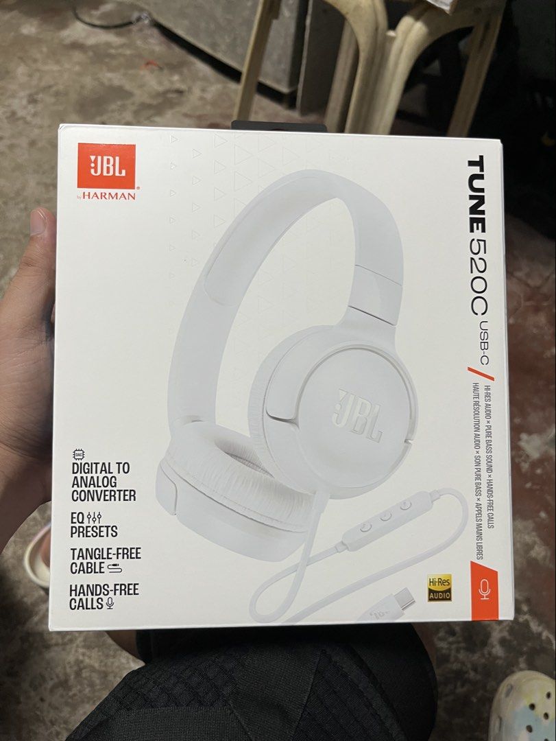JBL TUNE 520C (Category: Headphones & Headsets) located in Quezon City. Submitted by headline. (Listing ID 1469326975, Image 1). Description: JBL TUNE 25C PURE BASS SOUND WHITE EXCELLENT CONDITION FOR ONLY:1,099php +SHIPPING FEE.