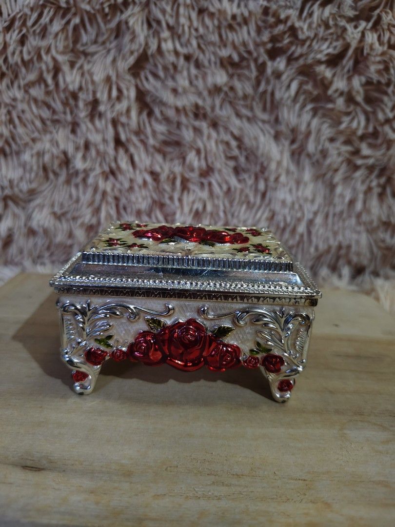 Jewelry box (Category: Accessory Holder, Box & Organizers) located in Davao. Submitted by dvo_jpnstuff (Listing ID 1469247054, Image 1). Description: size :2*4* 4 inches.