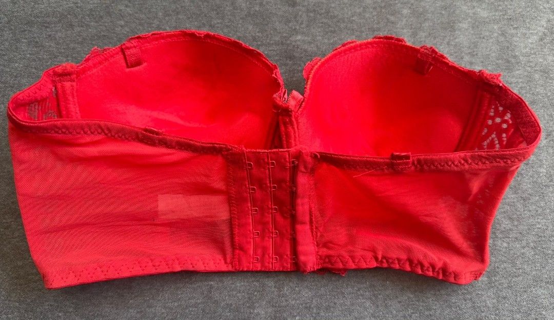 Jezebel red lace bra pushup 34b (Category: Undergarments & Loungewear) located in Llanera. Submitted by expresclothing (Listing ID 1469279756, Image 3). Description: .