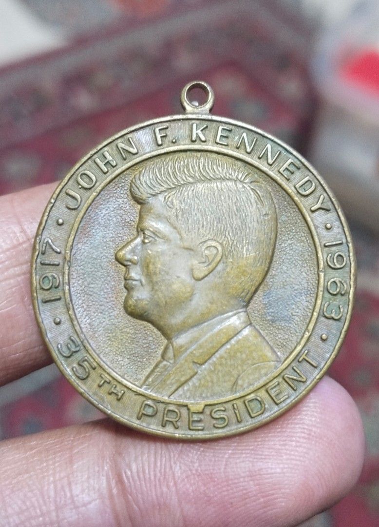 JFK Medal (Category: Vintage Collectibles) located in Manila. Submitted by wildcrystal.3b537c (Listing ID 1469206993, Image 1). Description: .