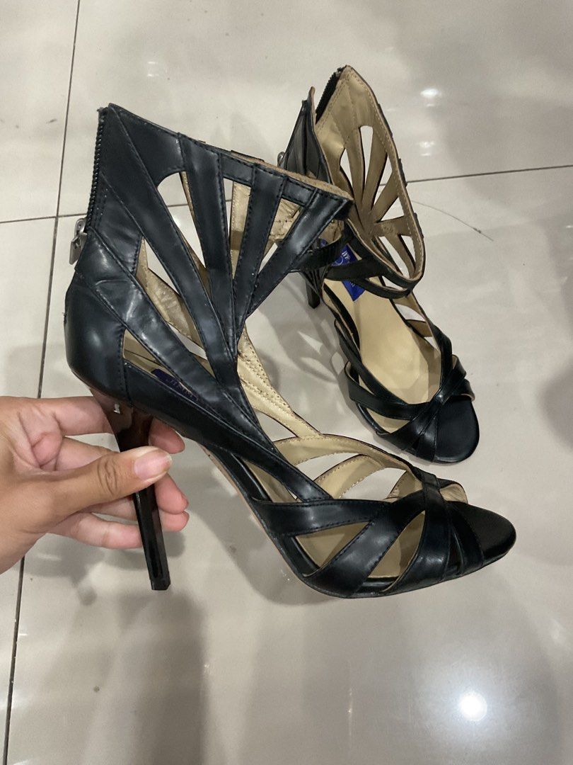 Jimmy Choo x H&M (Category: Heels) located in Bacolod City. Submitted by asianbellahadidd (Listing ID 1469319310, Image 2). Description: .