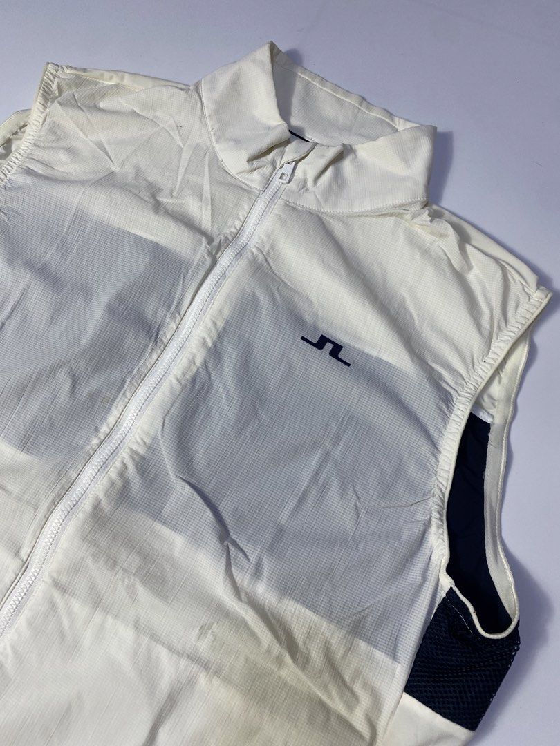 j.lindeberg Dale Light Golf Vest (Category: Vests) located in Manila. Submitted by streetw1se.ph (Listing ID 1469208411, Image 3). Description: J.L Light Golf Vest Width:22 Length:25 Shoulder:17.5 Hem:18-21 adjustable (Measured in inches) -No major issue -Good condition -Need slight wash .
