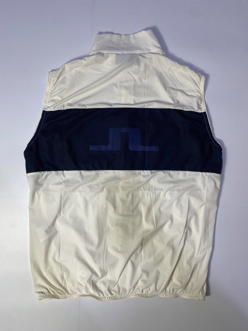 j.lindeberg Dale Light Golf Vest (Category: Vests) located in Manila. Submitted by streetw1se.ph (Listing ID 1469208411, Image 2). Description: J.L Light Golf Vest Width:22 Length:25 Shoulder:17.5 Hem:18-21 adjustable (Measured in inches) -No major issue -Good condition -Need slight wash .