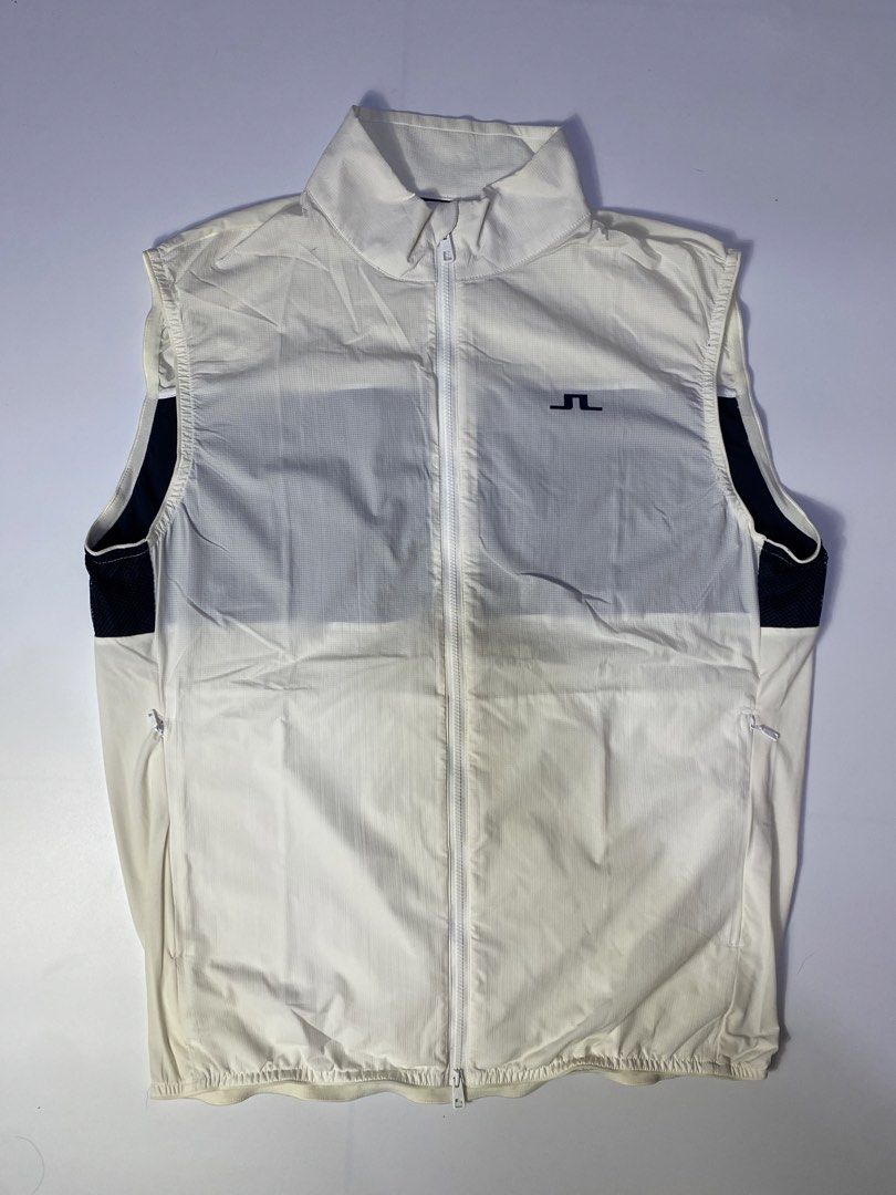 j.lindeberg Dale Light Golf Vest (Category: Vests) located in Manila. Submitted by streetw1se.ph (Listing ID 1469208411, Image 1). Description: J.L Light Golf Vest Width:22 Length:25 Shoulder:17.5 Hem:18-21 adjustable (Measured in inches) -No major issue -Good condition -Need slight wash .