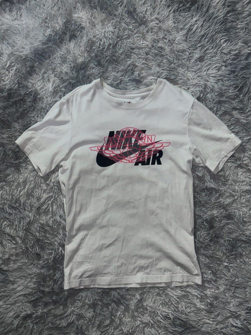 Jordan Air White T-Shirt (Category: Tshirts & Polo Shirts ) located in Caloocan City. Submitted by sinnr.vault (Listing ID 1469258051, Image 1). Description: - Authentic Jordan white t-shirt - Eye-catching black swoosh with layered pink outlined Air Jordan wings logo - Comfortable 100% cotton fabric - Classic crew neck and short sleeves - Standard fit for everyday wear - Versatile styling: easily pairs with jeans or shorts - Perfect addition for 