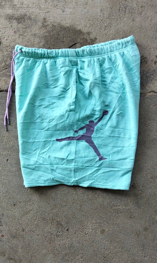 Jordan big logo (Category: Shorts) located in Alaminos. Submitted by thrift-matic (Listing ID 1469266185, Image 1). Description: .
