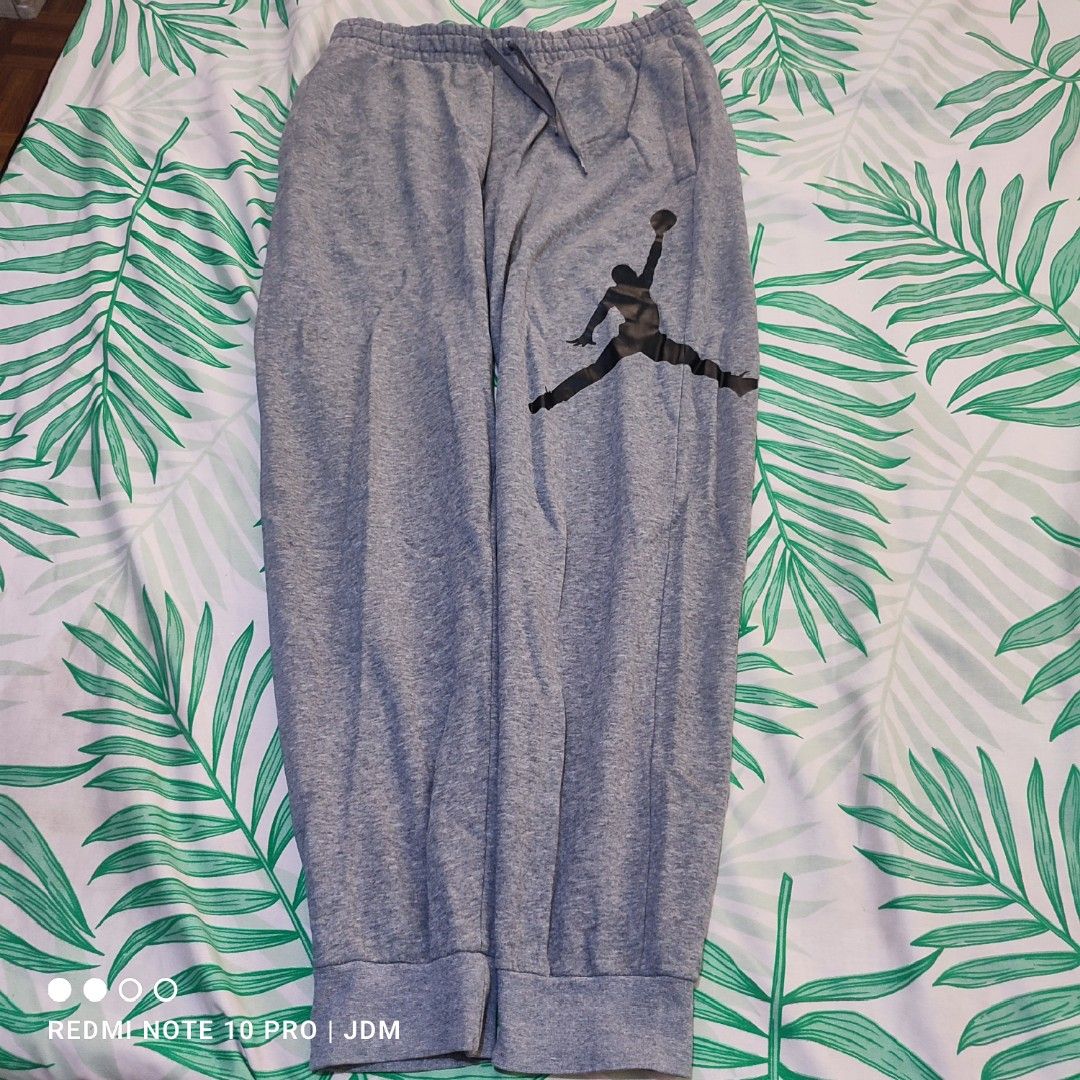 JORDAN Biglogo Joggers (Category: Joggers) located in Antipolo. Submitted by klashnikov (Listing ID 1469249663, Image 1). Description: Jordan Big logo Pants Size:Medium Dimes: 31-38" x39" hem7" leg opening 12" Tags:Intact Condition:Excellent Honest issue:used Payment option:Bank transfer,gcash,cash ₱500 only Pwede videocall for legitimacy Pwede pickup sa aking munting garahe waze (JDM thrift shop) Pwedeng meetup around upper Antipolo,pag malayo k