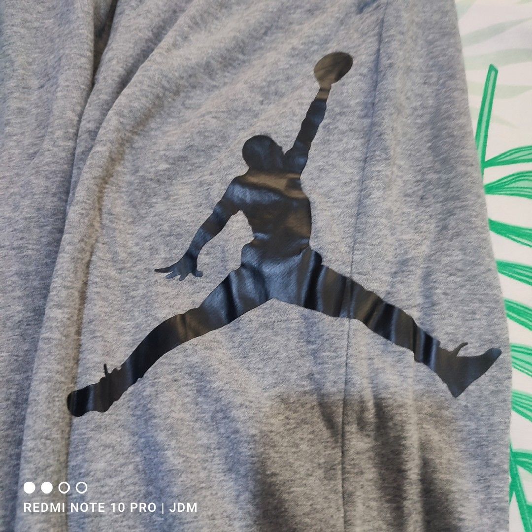 JORDAN Biglogo Joggers (Category: Joggers) located in Antipolo. Submitted by klashnikov (Listing ID 1469249663, Image 2). Description: Jordan Big logo Pants Size:Medium Dimes: 31-38" x39" hem7" leg opening 12" Tags:Intact Condition:Excellent Honest issue:used Payment option:Bank transfer,gcash,cash ₱500 only Pwede videocall for legitimacy Pwede pickup sa aking munting garahe waze (JDM thrift shop) Pwedeng meetup around upper Antipolo,pag malayo k