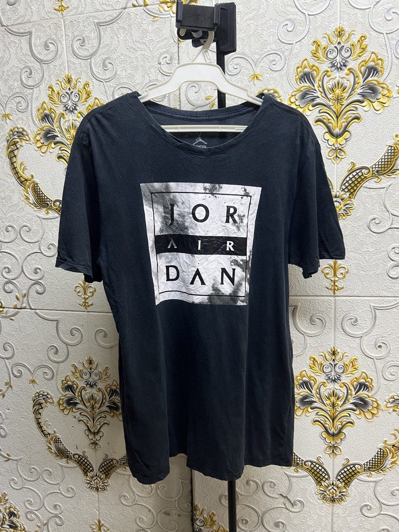 Jordan Black Box Logo T-Shirt (Category: Tshirts & Polo Shirts ) located in Manila. Submitted by irenekaren57943 (Listing ID 1469173424, Image 1). Description: 𒊹︎ Jordan Graphic T-Shirt ➤ 𝟐𝟏 𝐖 | 𝟐𝟗.𝟓 𝐋 (𝐋𝐚𝐫𝐠𝐞) ➤ 𝟗.𝟓 | 𝐄𝐱𝐜𝐞𝐥𝐥𝐞𝐧𝐭 ➤ 𝐍𝐨 𝐈𝐬𝐬𝐮𝐞 .